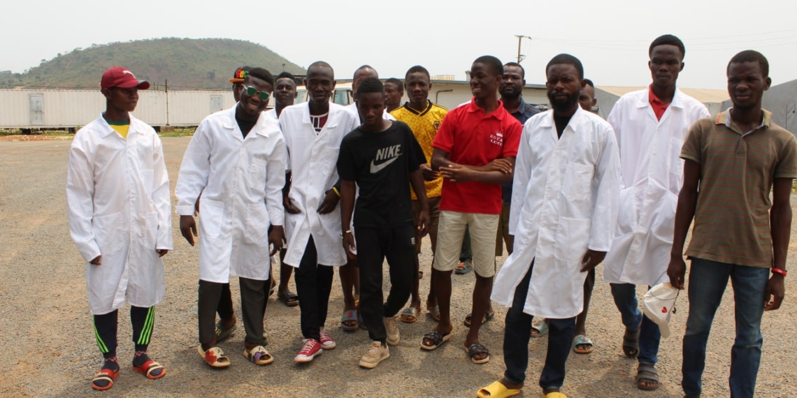La qualité supérieure de la boisson gazeuse non alcoolisée et la bière «Africa Ti l’Or» appréciée par des jeunes du 7ème arrondissement de Bangui