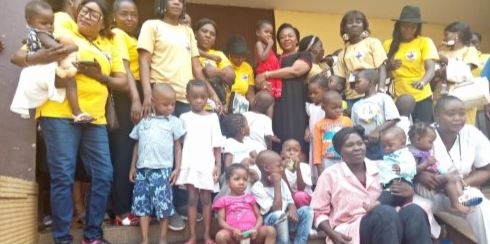 L’association «AJORA-RCA» fait don aux enfants du Centre de la Mère et de l’Enfant