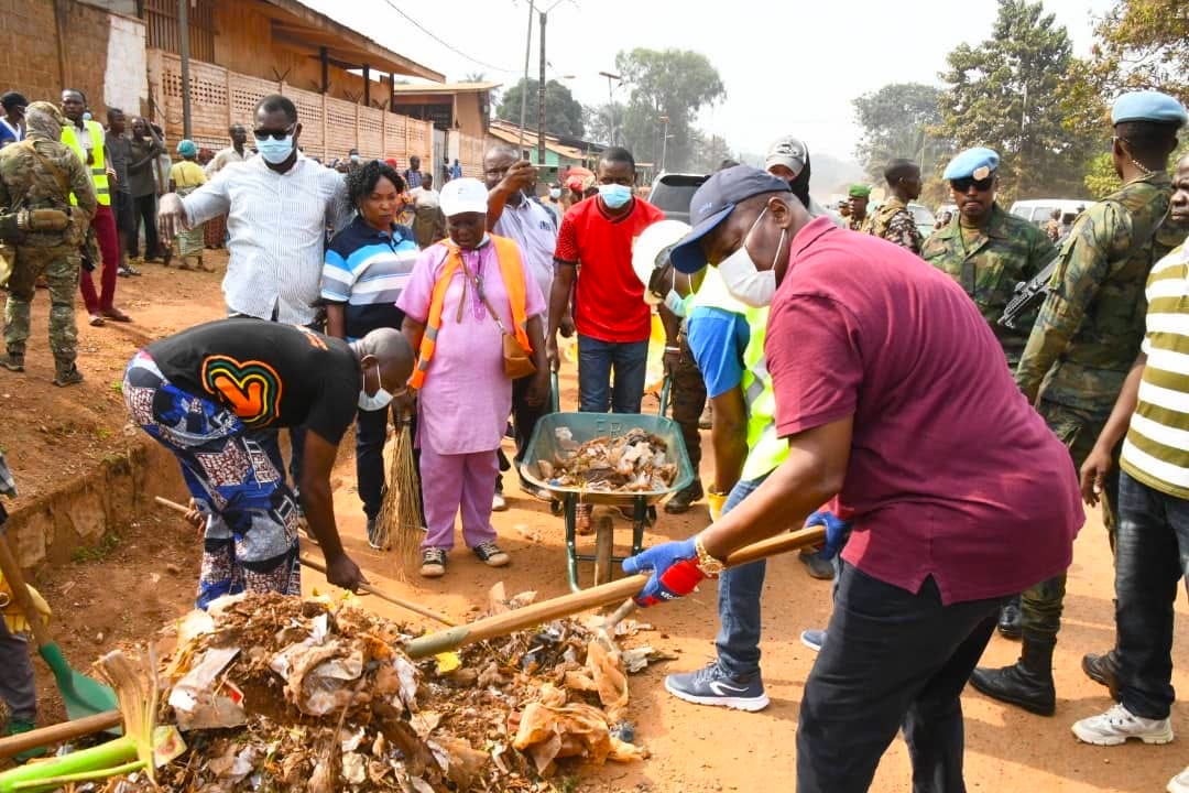 Le Président Touadéra, à l’opération «Kwa Ti Kôdrô» a fustigé l’incivisme des commerçants des marchés de Bangui surtout ceux du Combattants