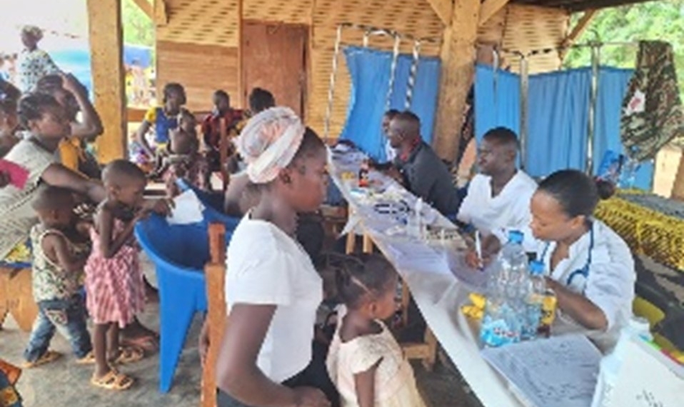 Des éléments des FACA proches de la population et assistent gratuitement près de 2000 patients à Pissa dans la préfecture de la Lobaye