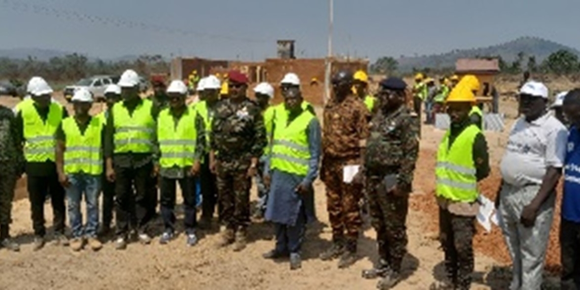Le ministre de la Défense Nationale Claude Rameaux Bireau a visité le site de la base logistique de Pk 22, route de Damara en chantier