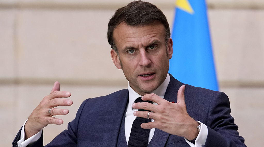 Le Président Français Emmanuel Macron tente de convaincre son homologue Faustin Archange Touadéra à faire partir les Russes de la RCA