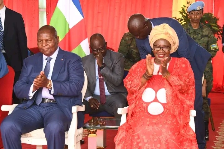 Le couple Brigitte et Faustin Archange Touadéra à la tête d’une cérémonie de remise d’une série de dons offerts par la Chine