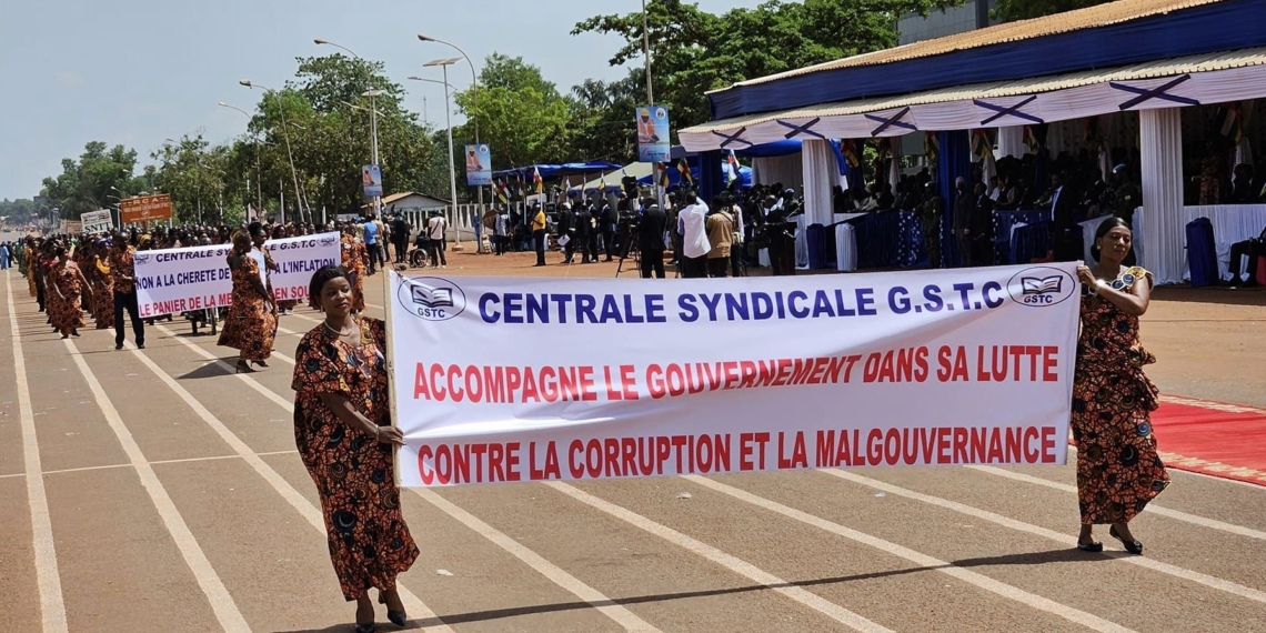 Le Président Touadéra a pris la tête de la cérémonie de la Fête de Travail en sur l’avenue des Martyrs