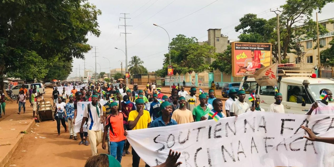 Le Porte-parole du Gouvernement, Maxime Balalou salue la grande marche de la plateforme de la société civile «Azimut» en faveur de la paix en RCA