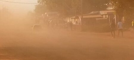 A Bouar, dans la préfecture de la Nana-Mambéré, les autorités sanitaires invitent la population à se protéger face au phénomène de poussière
