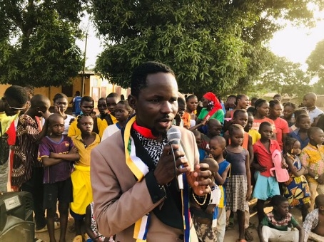 RCA : le leader jeune Socrate Gutenberg Taramboye sillonne les quartiers pour appeler à la vigilance des jeunes face au plan déstabilisateur des USA