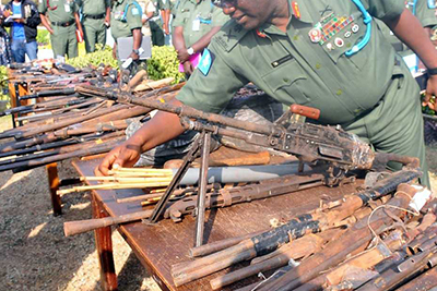 Pourquoi le processus de désarmement des rebelles est-il ralenti ?