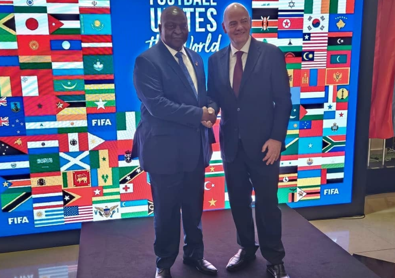 Le Président Touadéra en marge de la cérémonie d’ouverture des Jeux Olympiques 2024 a visité le nouveau siège de la FIFA à Paris