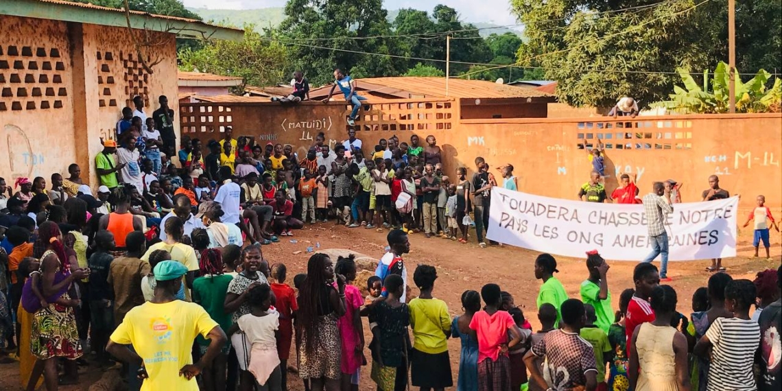 Rassemblement spontané contre l&rsquo;ingérence américaine dans le 7e arrondissement de Bangui