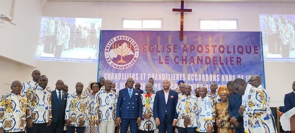 Le Premier ministre Félix Moloua a représenté le Président Touadéra au culte de dédicace de la chapelle de l&rsquo;église apostolique le Chandelier