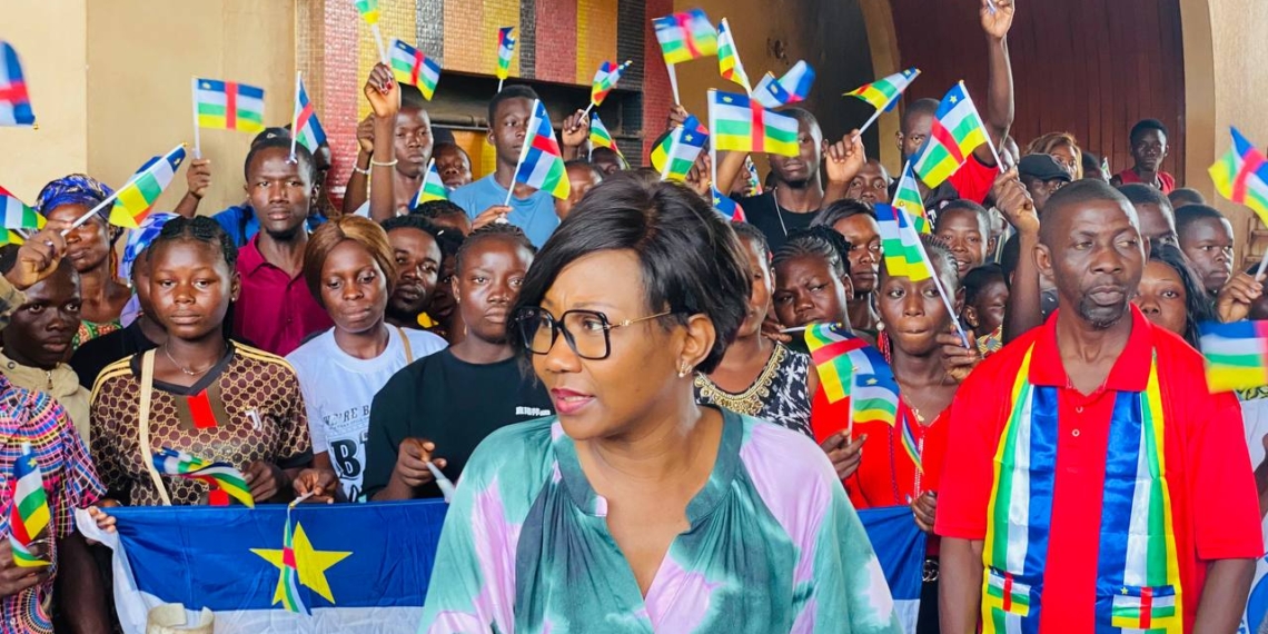 Sylvie Baïpo Témon, ovationnée par la population pour sa détermination qui a abouti à la levée totale de l’embargo sur les armes au profit des FACA