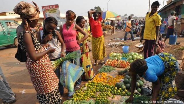 Le gouvernement centrafricain interdit la commercialisation de certains produits par les vendeurs à la sauvette