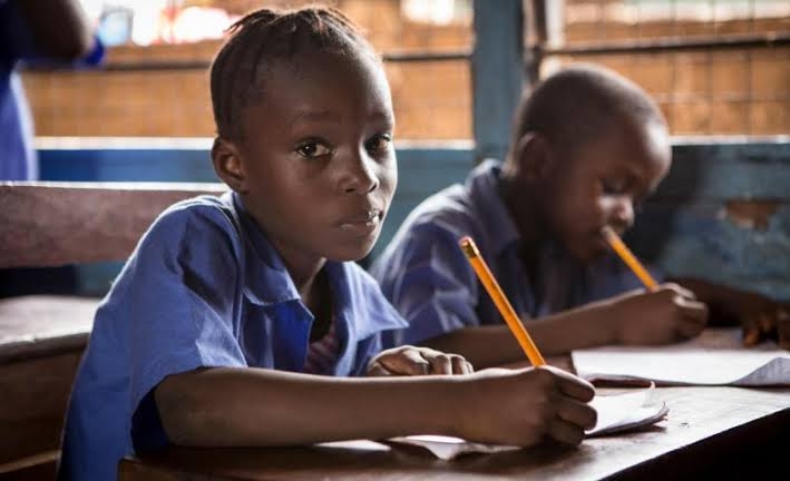 Le gouvernement centrafricain prudent au sujet de l’uniformisation des tenues scolaires en RCA et promet de réagir dans les jours à venir