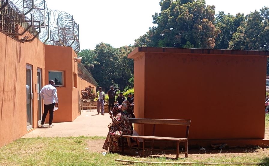 «Nous demandons à l’armée française de verser nos pensions», a lancé Jeanne Mbolibona, épouse de l’ancien combattant Nicolas Pango