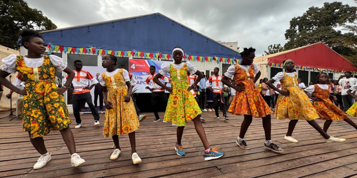 Des élèves des Lycées Technique Sabonga et New-Tech Institut de Bangui ont participé à la Fête de l’Unité de la Russie