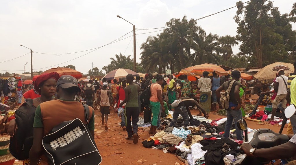 Grande opération de déguerpissement des installations anarchiques au marché de Pétévo dans le 6ème arrondissement de Bangui