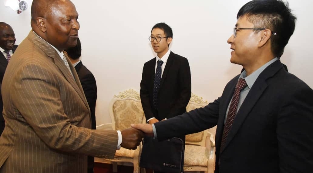 Echange fructueux entre le Président Touadéra et l’Ambassadeur de Chine en RCA Li Qinfeng
