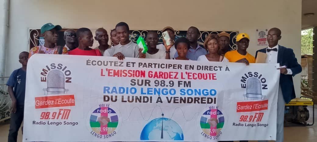 Radio Lengo Songo récompense ses fidèles auditeurs, gagnants du jeu concours «Gardez l’Ecoute» de la semaine