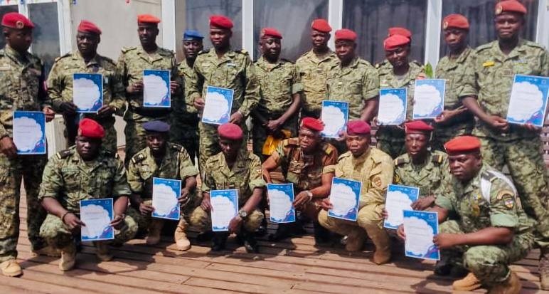 24 Officiers des FACA ont reçu leur parchemin suite à une formation de la langue Russe