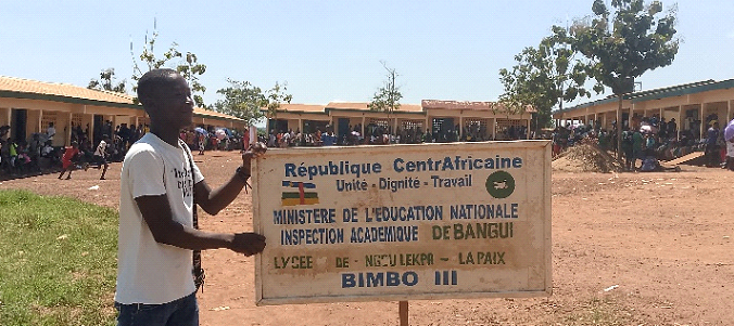 Le Proviseur du Lycée de Ngou-Lékpa, Théophile Gazanguinza de Bimbo 3 souhaite la construction d’autres bâtiments dans son établissement