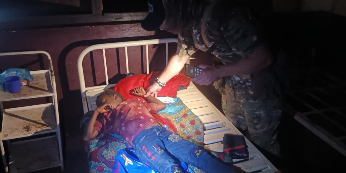 Des instructeurs Russes sauvent une fillette centrafricaine mordue par un serpent