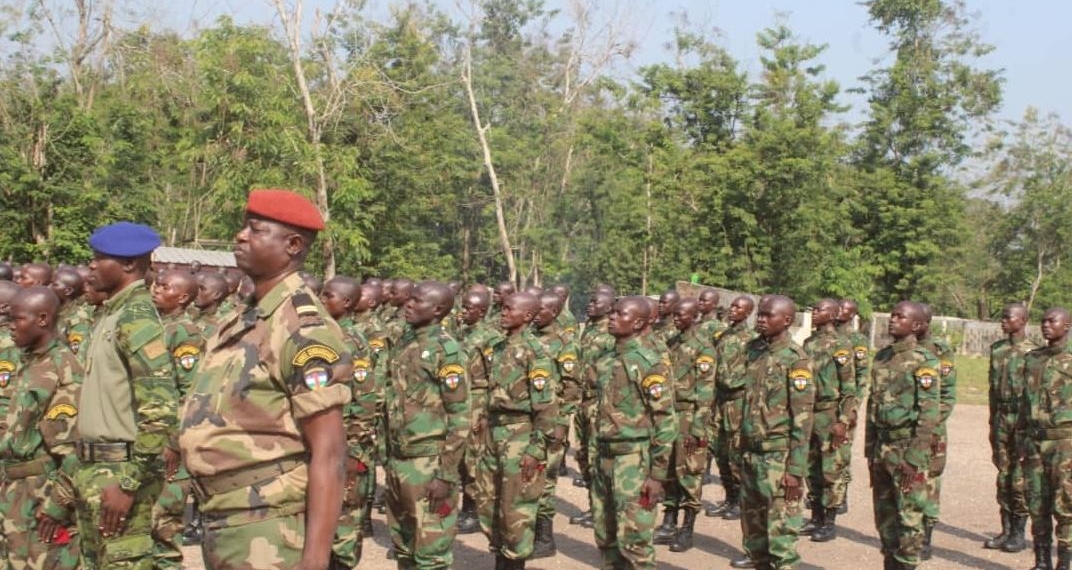 L’effectif des éléments des FACA de nouveau en hausse : 474 jeunes recrus formés à Bérengo présentés au drapeau