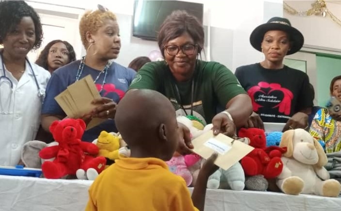 L’association «Action Solidaire» vole au secours des orphelins de quartiers Combattant à l’occasion de la Fête de Noël 2024