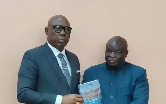 Le rapport de l’ITIE pour la période 2022 remis au Premier Ministre Félix Moloua