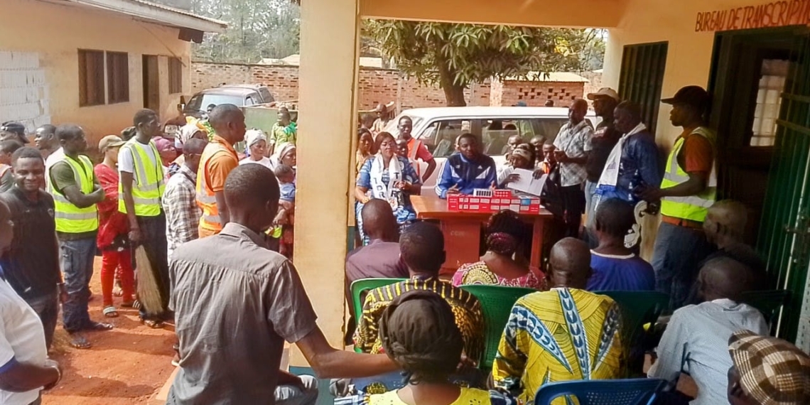 Le mouvement «Touadéra Doit Rester» appui les chefs des quartiers Centre-Bégoua en kits de communication