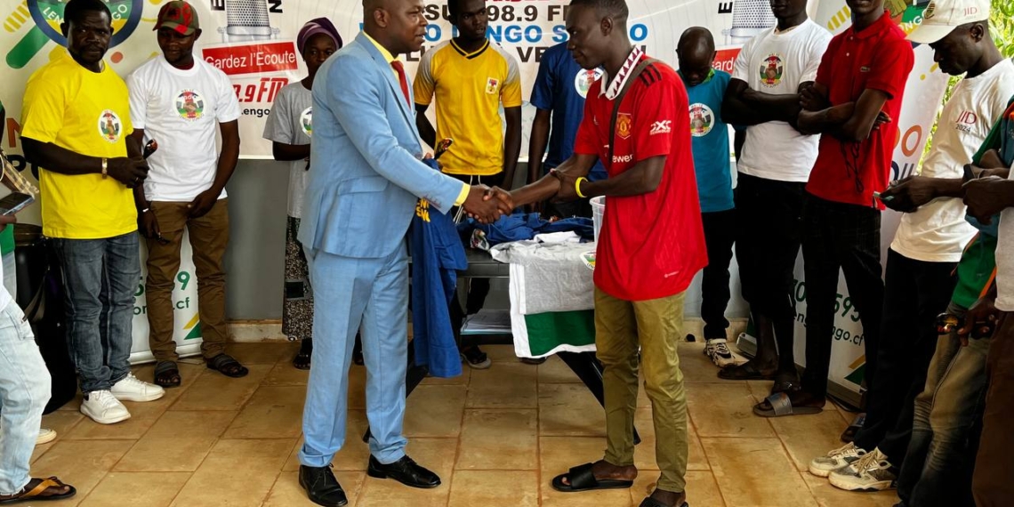 Radio Lengo Songo honore 26 heureux gagnants du jeu concours de l’émission «Gardez l’Ecoute»