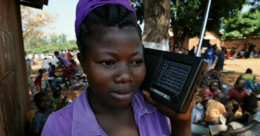 Radio Lengo Songo a honoré les nouveau gagnants du jeu concours de l’émission «Gardez l’Ecoute»