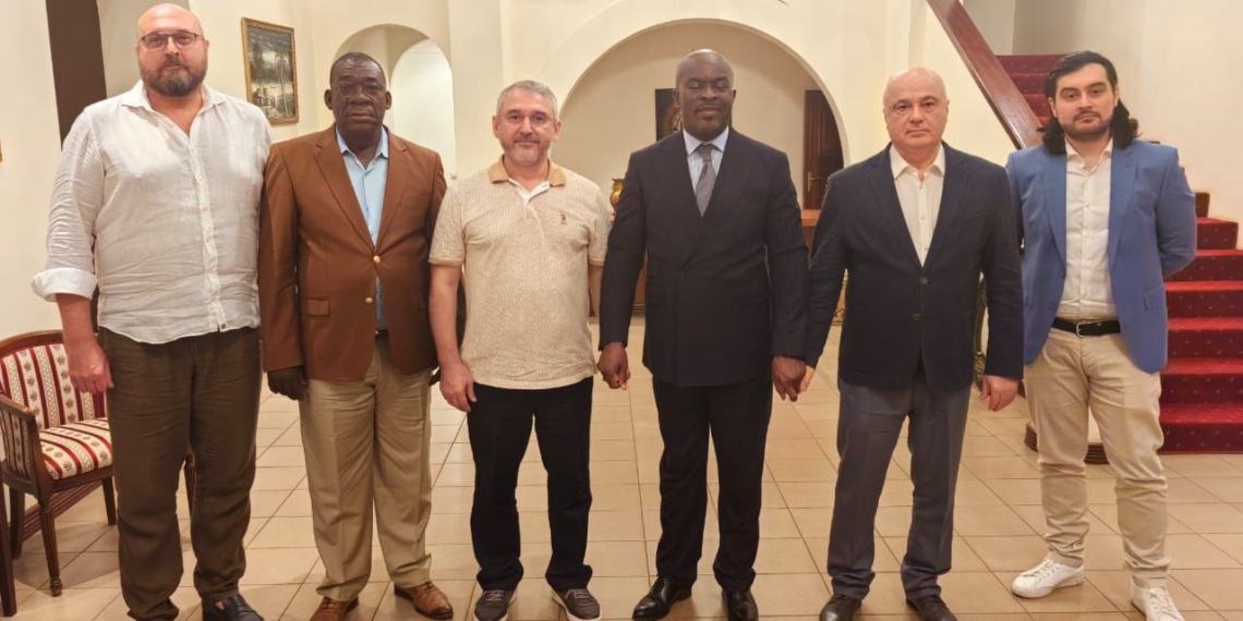 Le Ministre d’État à l’Éducation Aurélien Simplice Kongbelet-Zingas a eu un tête-à-tête à une délégation du ministère Russe de l’Education