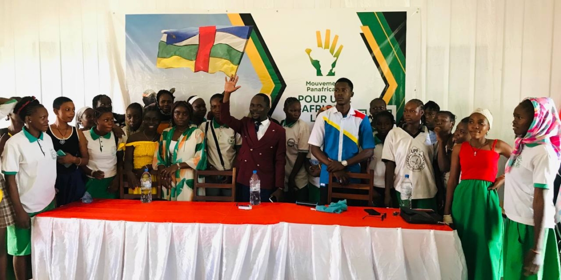 Le Président du «Mouvement Panafricain d’Afrique Centrale», Socrate Gutenberg Taramboye anime une conférence-débat au LPF
