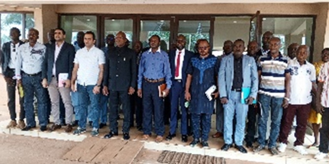 Le ministère centrafricain du Commerce Thierry Patrick Akoloza rencontre les opérateurs économiques