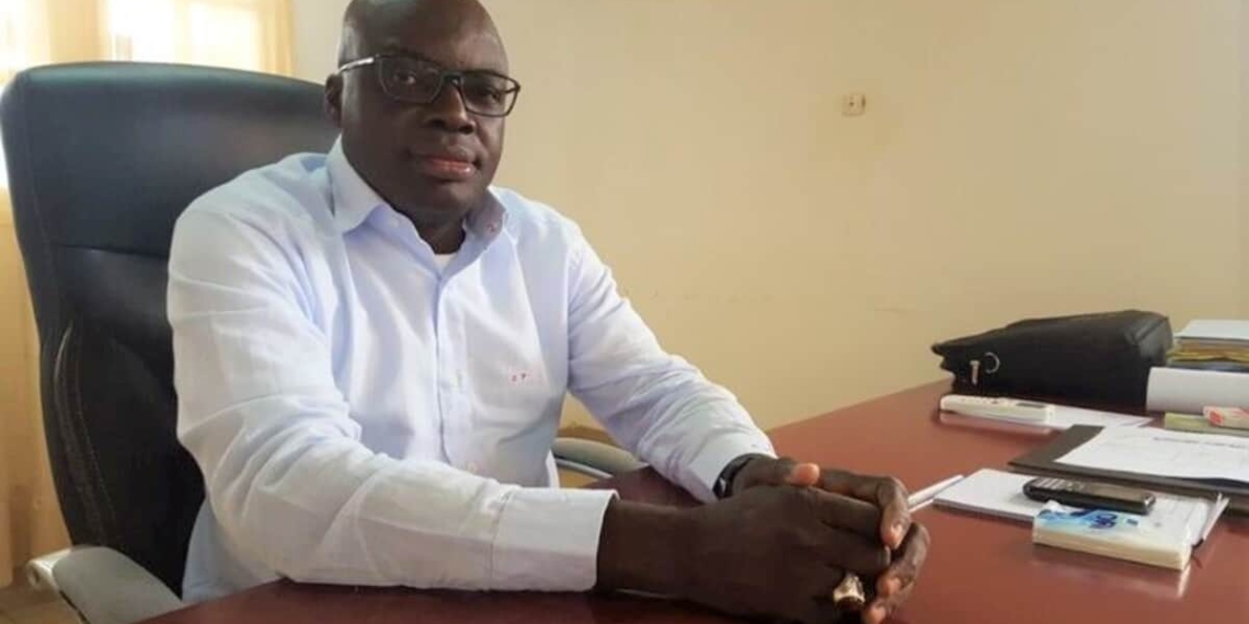 Le Coordonnateur des groupes de soutien Sani Yalo remet 15.000.000 de FCFA au Président Touadéra sa caution de candidature à l’élection de 2025