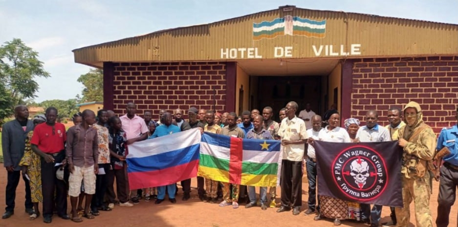 A Grimari, une réunion élargie s’est tenue entre les instructeurs russes et la population locale en vue de renforcer la sécurité et la coopération