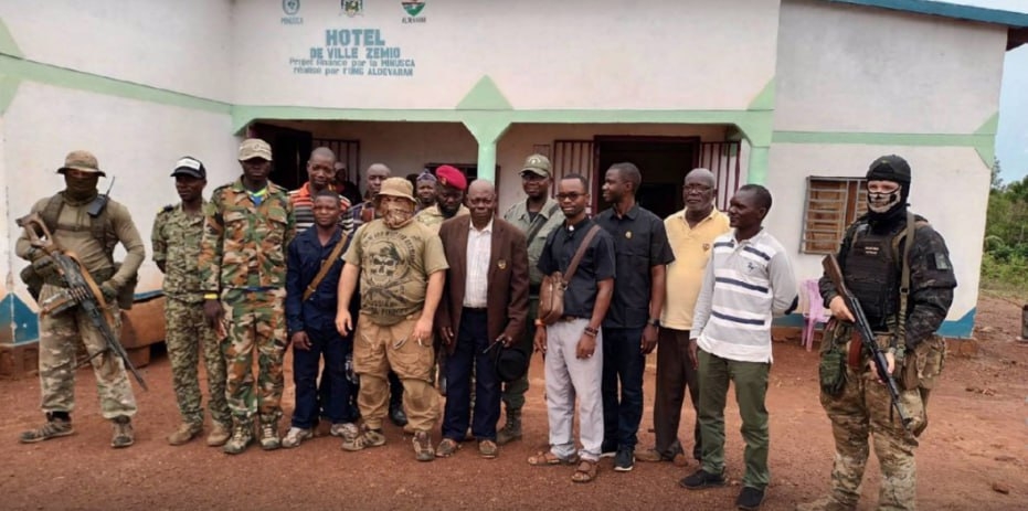 Les instructeurs russes et les habitants de Pissa : ensemble pour construire la stabilité et le développement