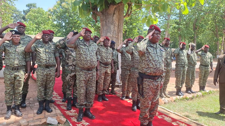 La nation centrafricaine a rendu un hommage mérité aux 5 soldats FACA tombés sur le champ d’honneur à Zémio