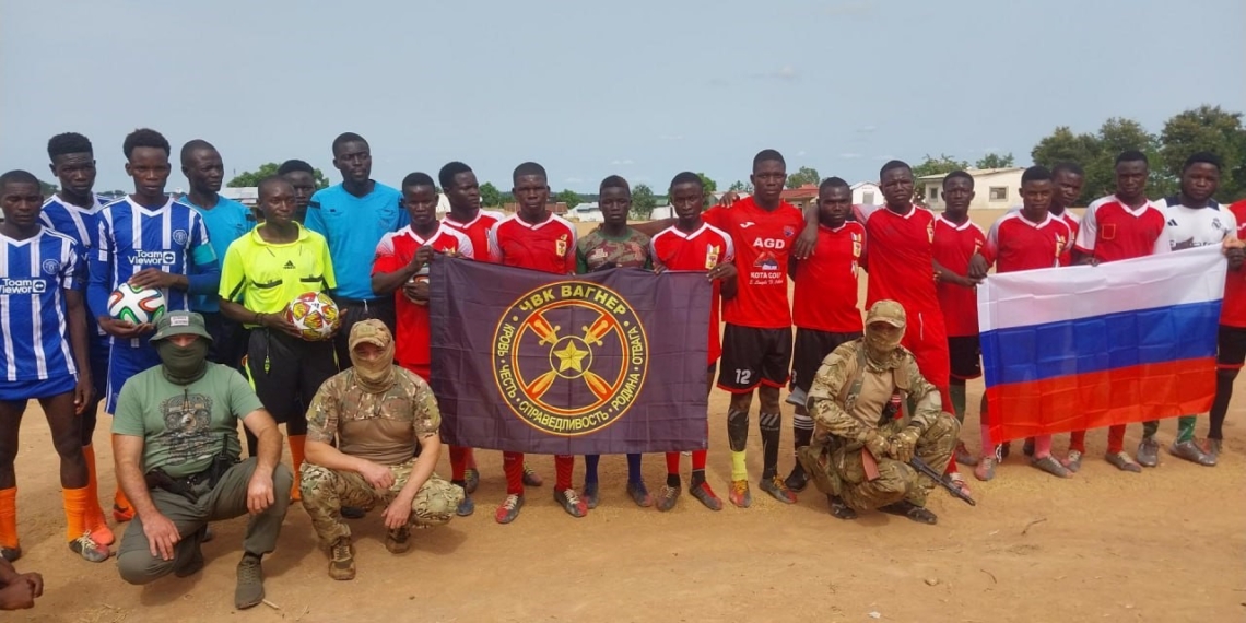 À Bocaranga (préfecture de l’Ouham-Pendé) : des instructeurs militaires Russes ont tenu une réunion de travail avec la population locale