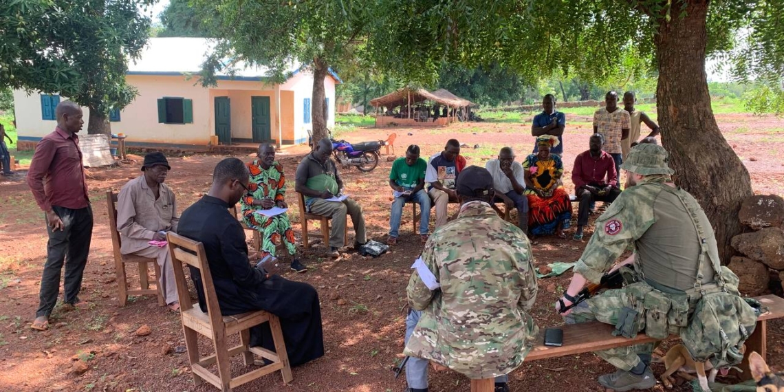 Les instructeurs militaires Russes poursuivent des réunions de travail avec les forces de sécurité et autorités de Bocaranga