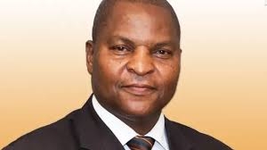 Le président Touadéra pose la première pierre des travaux de reconstruction du marché Combattant de 8ème arrondissement de Bangui