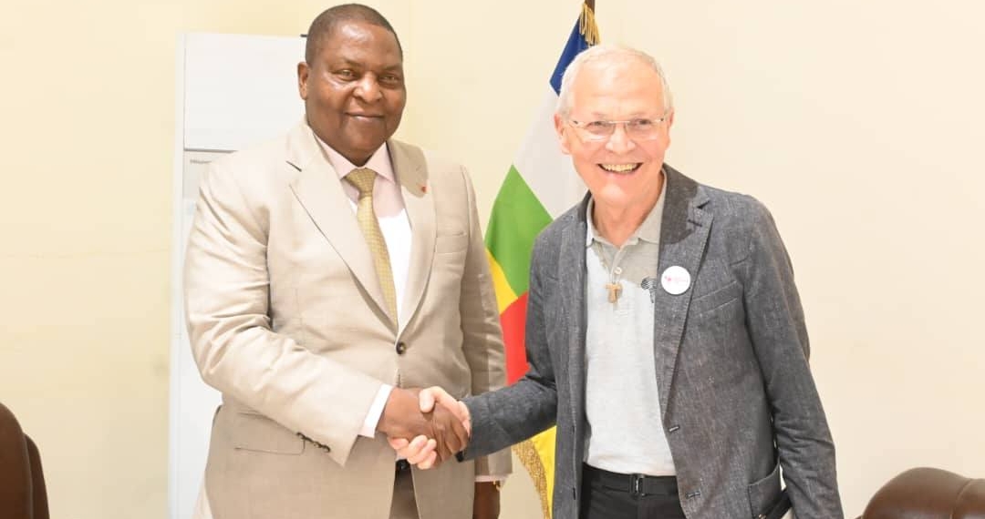 Le Président Touadéra et l’Ambassadeur de l’Italie discutent pour un possible soutien médical de ce pays à la RCA