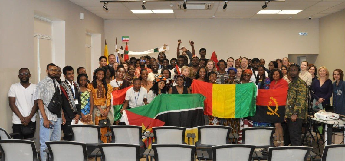 « La Russie a apporté la paix en Centrafrique » : La voix de Bangui s’est fait entendre au Forum des étudiants africains à Tver