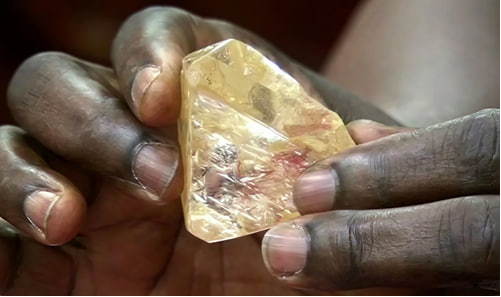Un sujet américain pris la main dans le sac à bord d’une voiture à Bambari : affaire de diamant et deux millions FCFA