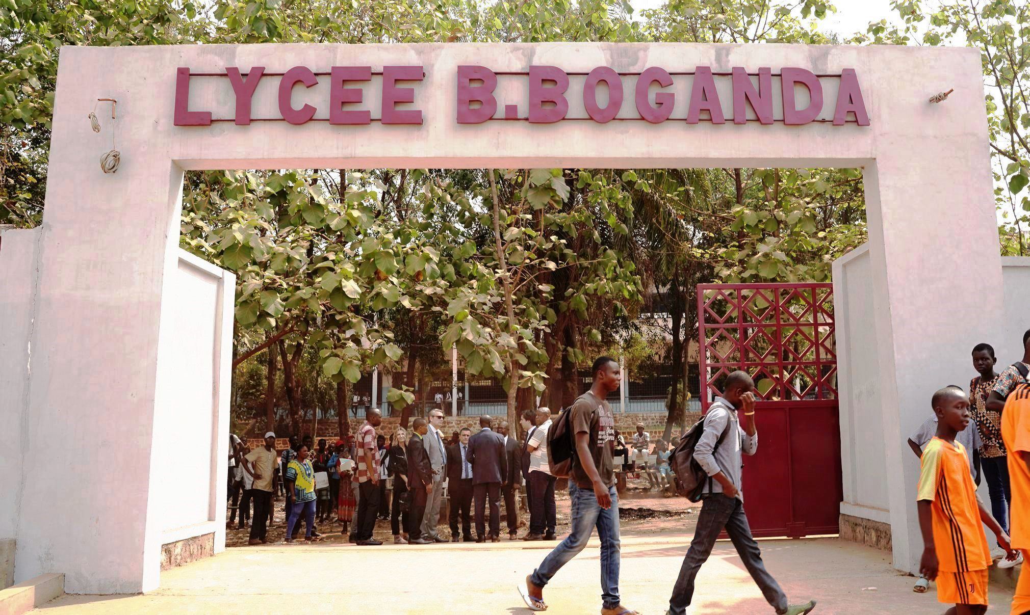 Le Proviseur du Lycée Barthélemy Boganda de Bangui plaide pour la réhabilitation et la dotation de son établissement en panneaux solaires