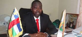 Le candidat de l’opposition démocratique qui représente l’UFDO Eddy Symphorien Kparékouti dépose sa candidature pour la présidentielle