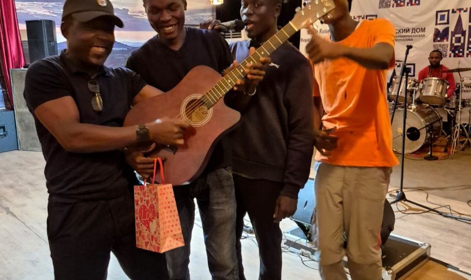 Des artistes centrafricains célèbrent la Journée de la Musique Russe