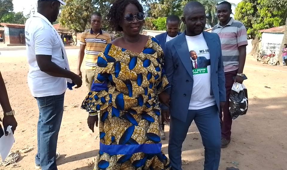 Les réalisations du Présidents Touadera rappelées par des leaders jeunes à la population de Kpetene dans le 6ème