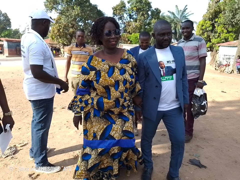 Les réalisations du Présidents Touadera rappelées par des leaders jeunes à la population de Kpetene dans le 6ème